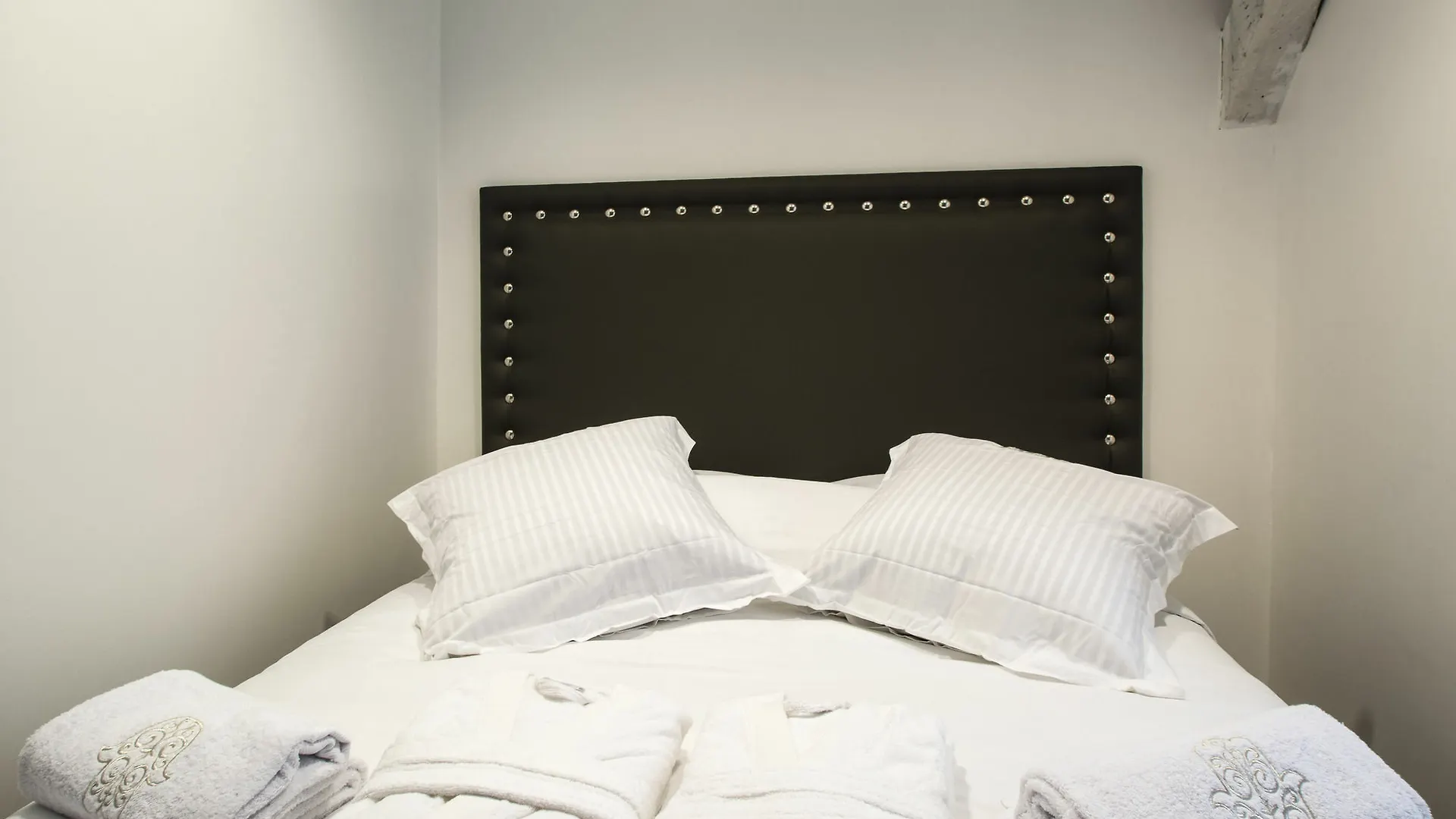 Luxury Apartment In Paris - Republique