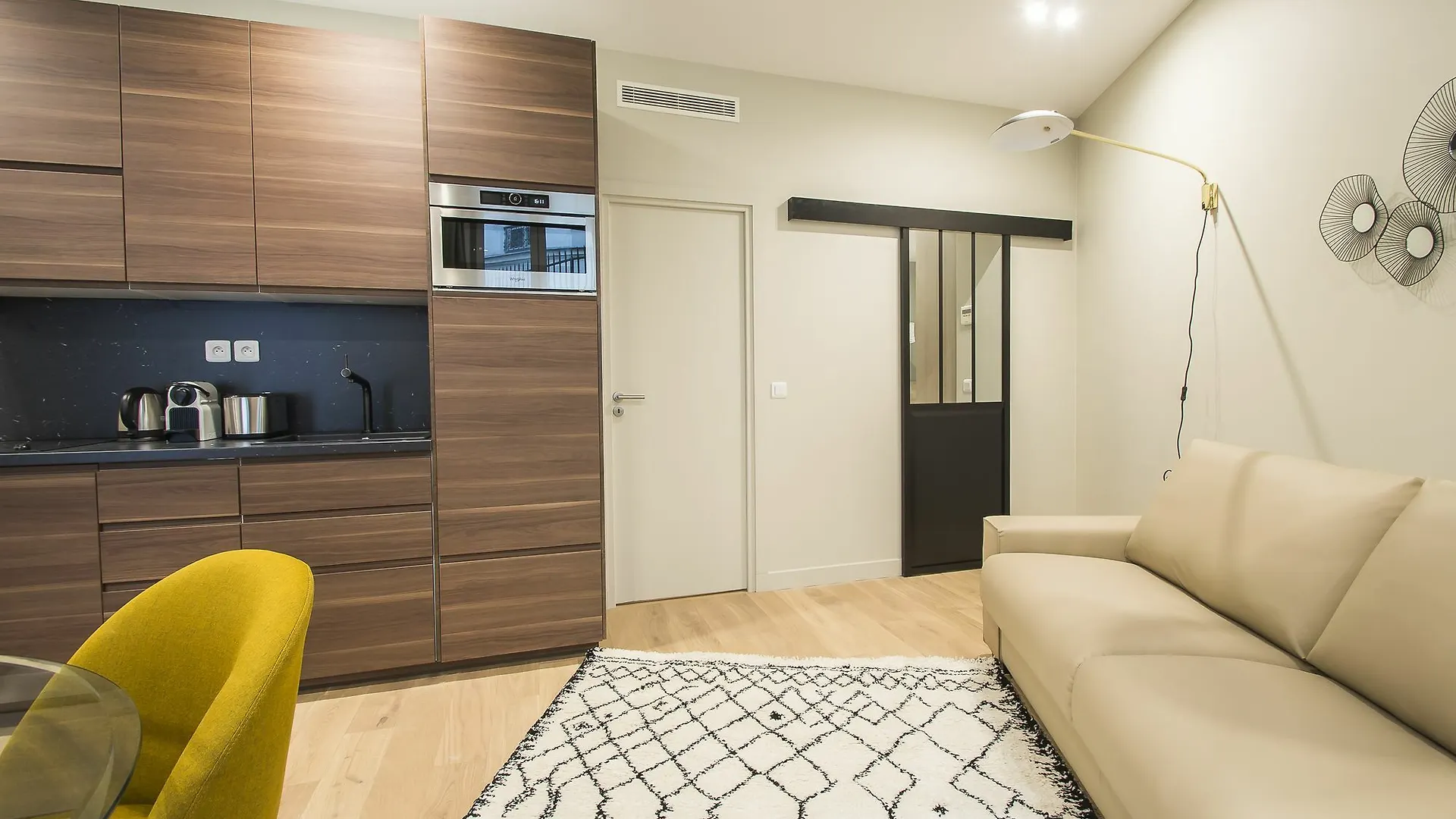 Luxury Apartment In Paris - Republique